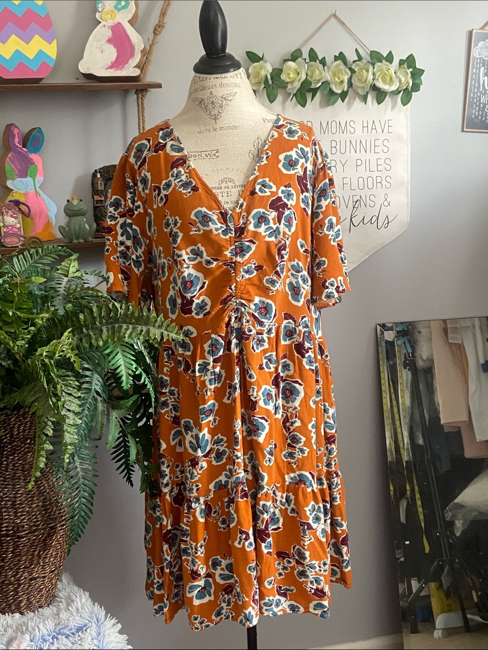 Ava & Viv 3X Floral Tiered V-Neck Baby Doll Dress in Burnt Orange